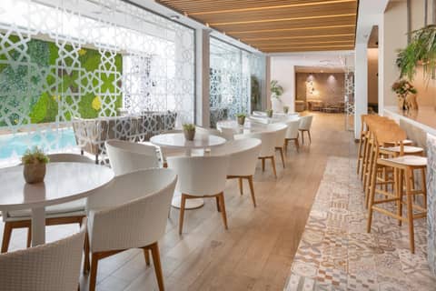 Catalonia Giralda — dining