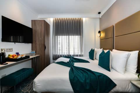 Queens Park Hotel — hotel room