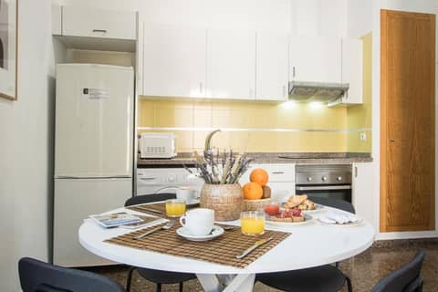 Apartamentos Carmen — kitchen