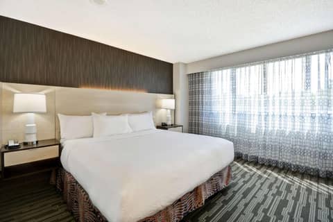 Embassy Suites Charlotte — hotel room