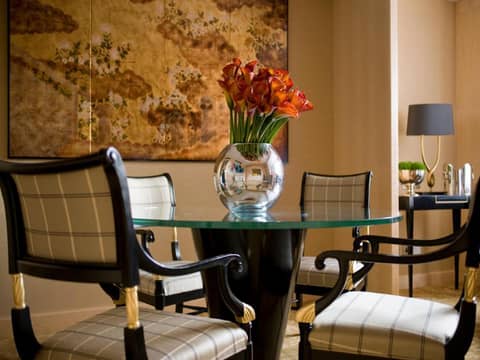 Four Seasons Hotel London at Park Lane — hotel reception