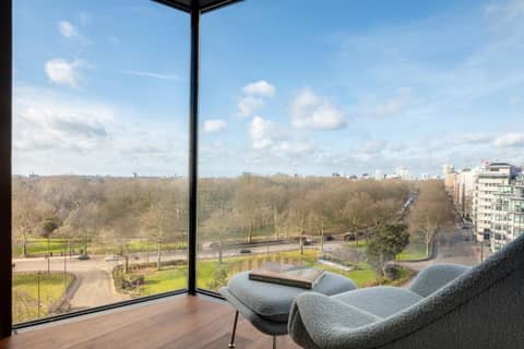 Four Seasons Hotel London at Park Lane — balcony