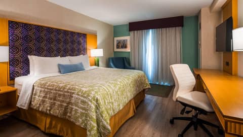 Best Western Premier Toronto Airport Carlingview Hotel — photo 6
