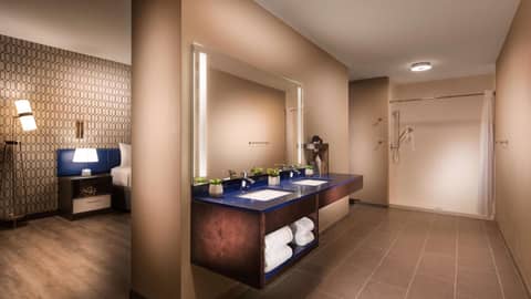 GLo Best Western Nashville Airport — bathroom