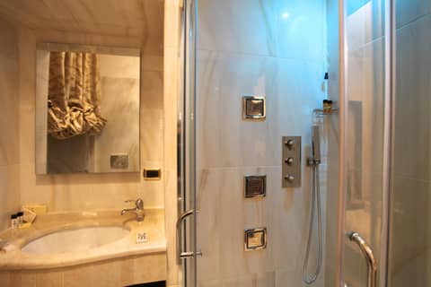 B&B Roma Royal Residence — bathroom