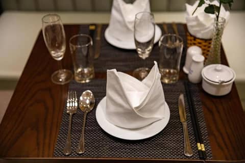 Hanoi Lakeside Premium Hotel & Travel — dining