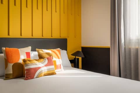 BYPILLOW Crosstown — bedroom