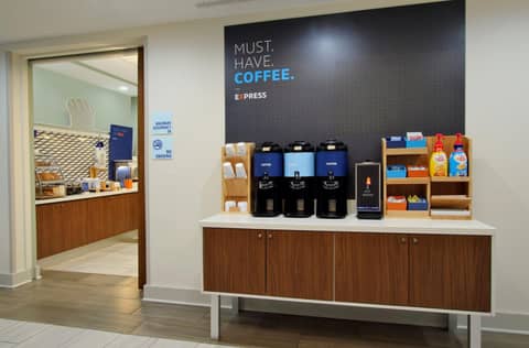 Holiday Inn Express & Suites Charlotte North by IHG — photo 2