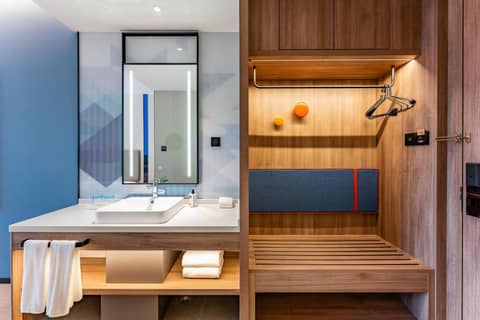 Holiday Inn Express Shanghai Jing'an Temple by IHG — photo 4