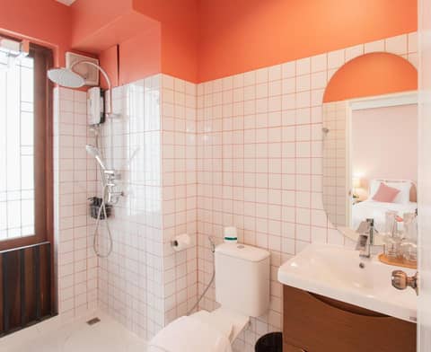 House Of PaPa Bangkok Siam — bathroom