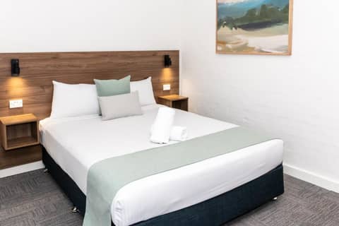 Salisbury Hotel Motel — hotel room