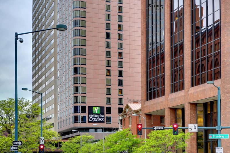 Holiday Inn Express Denver Downtown by IHG — building