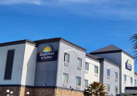 Days Inn & Suites by Wyndham Houston / West Energy Corridor — photo 9
