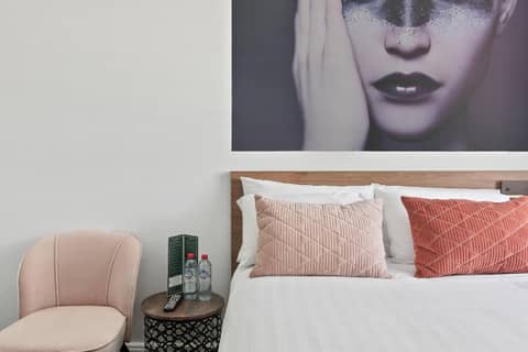 Criterion Hotel Sydney — hotel room