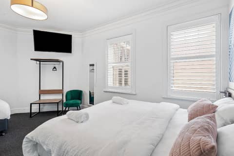 Criterion Hotel Sydney — hotel room