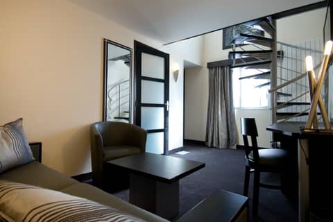 Hotel Choiseul Opera — hotel room