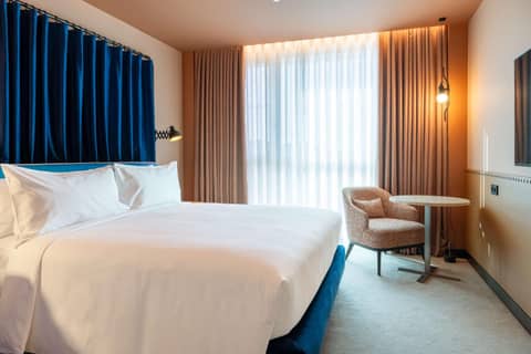 Cenica Porto Hotel Curio Collection By Hilton — hotel room
