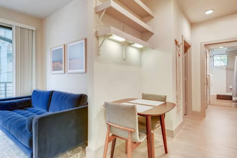Sentral East Austin at 1630 E Sixth — hotel room