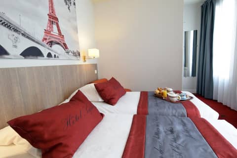 Saphir Grenelle — hotel room