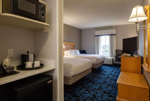 Hampton Inn & Suites Jacksonville Deerwood Park — photo 8