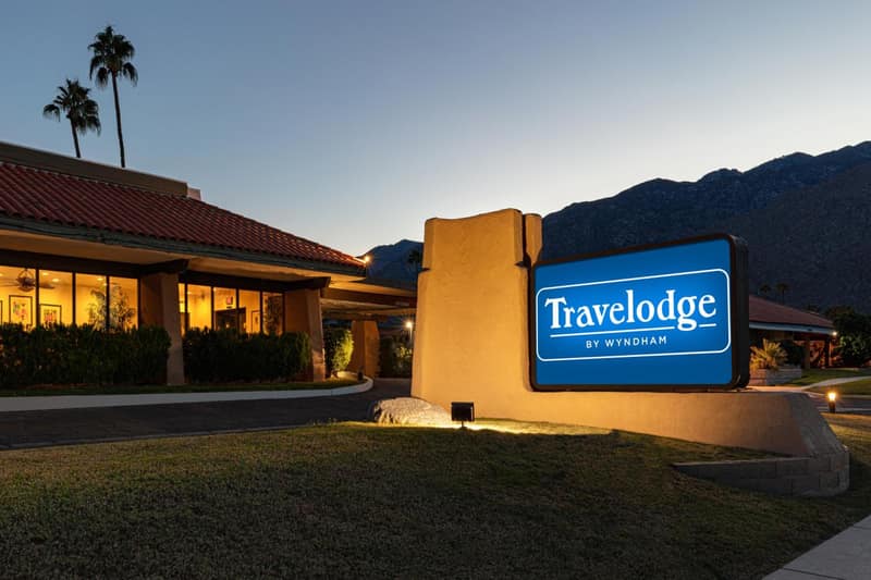 Travelodge by Wyndham Palm Springs — building