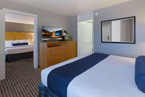 Travelodge by Wyndham Palm Springs — hotel room