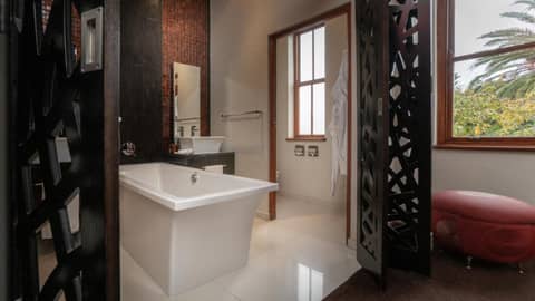 Nova Constantia Boutique Residence — bathroom