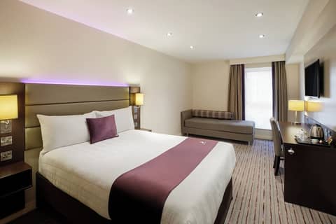 Premier Inn London Tottenham Hale — hotel room
