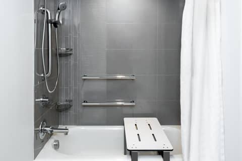Hyatt House Tampa Airport/Westshore — bathroom