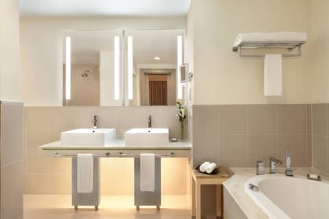 Traders Hotel Qaryat Al Beri — bathroom
