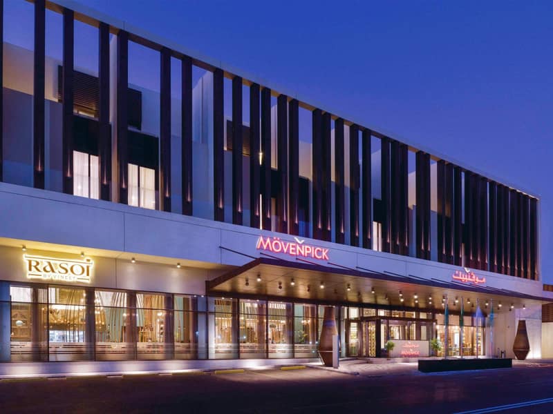 Mövenpick Hotel Tahlia Jeddah — building