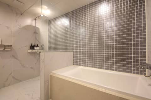Hotel Prima Busan — bathroom