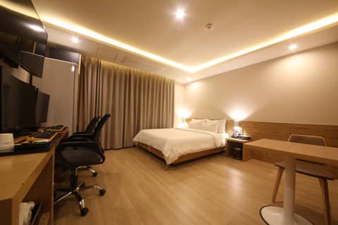 Hotel Prima Busan — hotel room