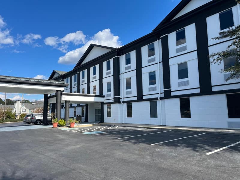Sonesta Essential Savannah — building