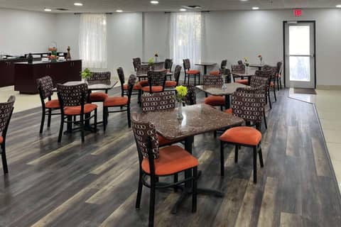 Sonesta Essential Savannah — dining