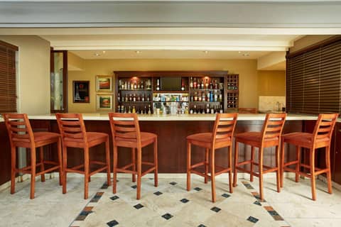 StayEasy Century City — lounge
