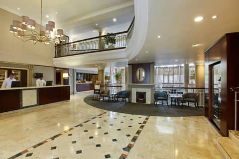 StayEasy Century City — recepcion & lobby