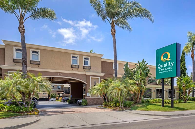 Quality Inn & Suites Anaheim Maingate — building