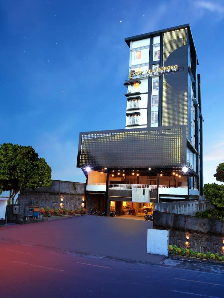 Top Malioboro Hotel — building