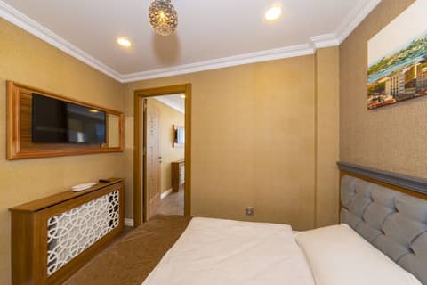 Golden Sand Hotel — hotel room