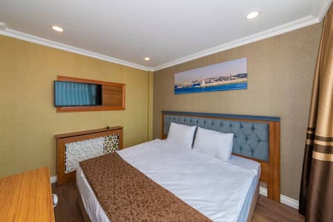 Golden Sand Hotel — hotel room