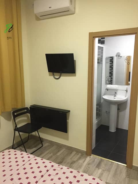 Superior Double Room with Private Bathroom — the supplier's photographs — photo 1