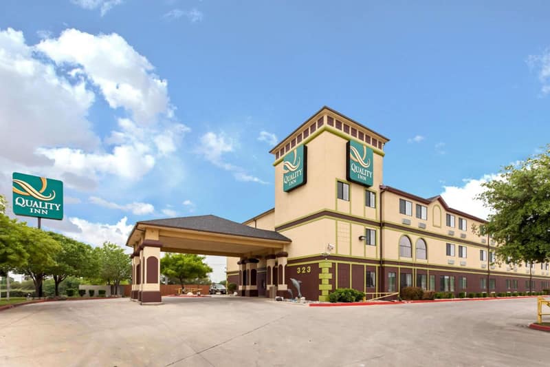 Quality Inn Near Seaworld - Lackland — building