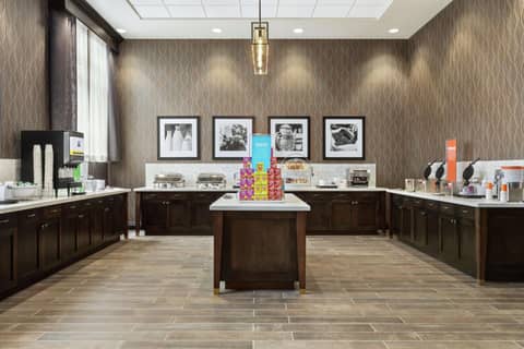Hampton Inn Suites Kansas City Downtown Crossroads — photo 3