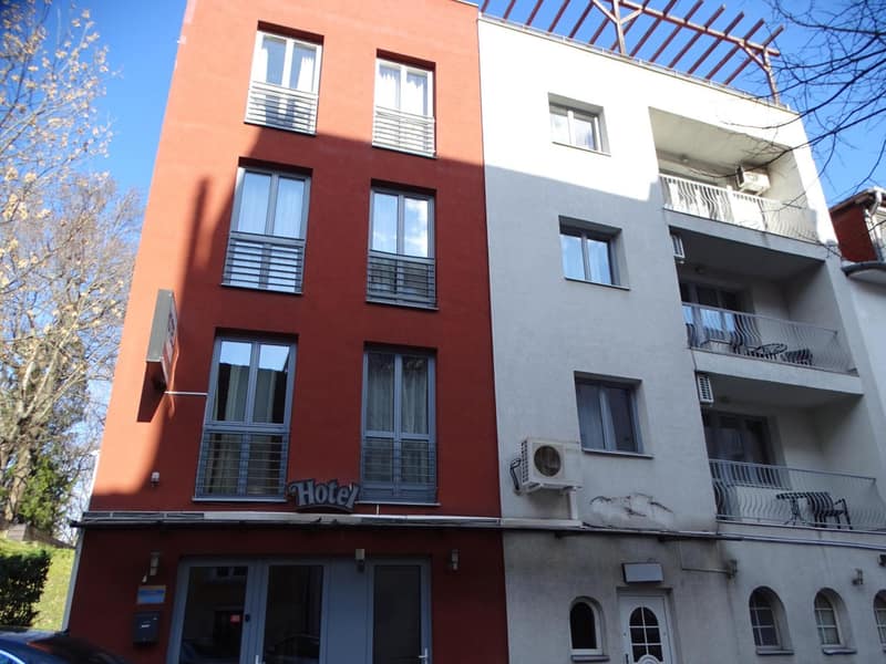 Hotel Rose City — building