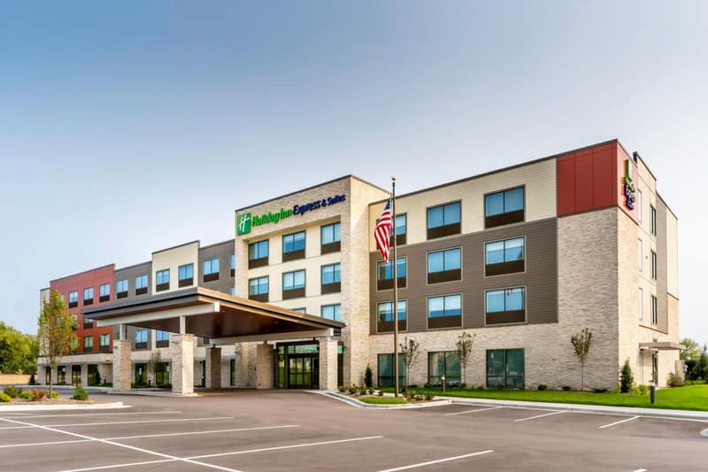 Holiday Inn Express & Suites - Milwaukee West Allis by IHG — building