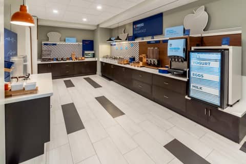 Holiday Inn Express & Suites - Milwaukee West Allis by IHG — photo 2