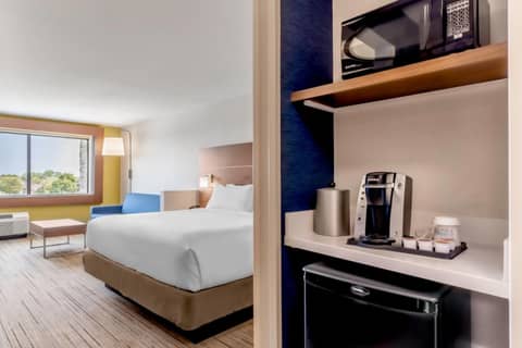 Holiday Inn Express & Suites - Milwaukee West Allis by IHG — photo 8