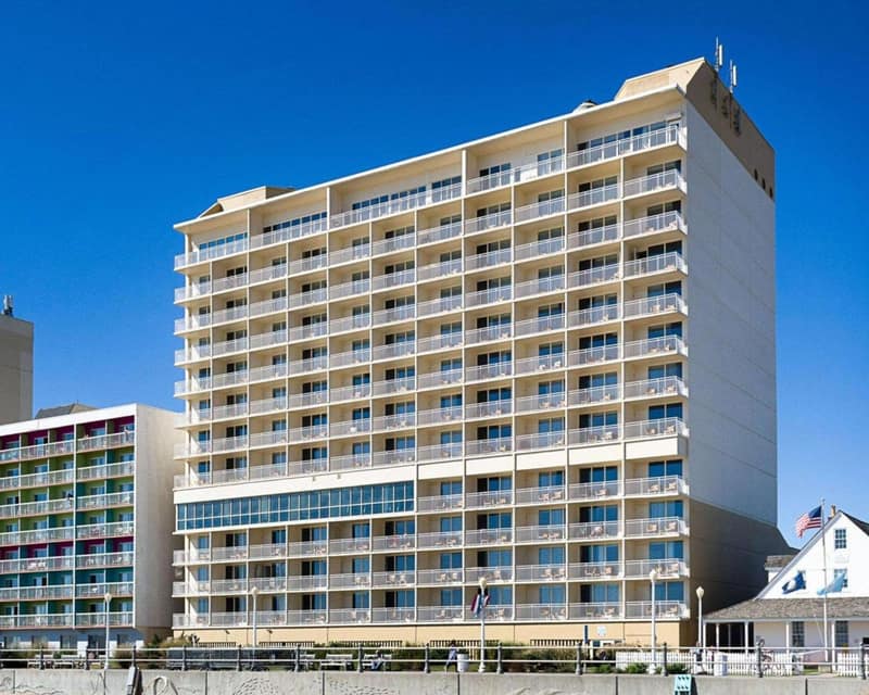 Comfort Suites Beachfront — building