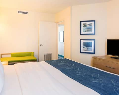 Comfort Suites Beachfront — photo 6